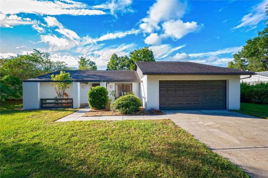 RARE LUXURY DREAM HOME ** POND FRONT** home in CARROLLWOOD. BRAND NEW CUSTOM KITCHEN WITH LUXURY APPLIANCES AND QUARTZ COUNTERS! HUGE SEATING ISLAND TOO! Huge BACKYARD WITH LARGE POND! High end LUXURY LAMINATE FLOORING THROUGHOUT main living areas!  ALL bathrooms Newly updated Spa-inspired. Kitchen is OPEN to the FAMILY ROOM. A PRICELESS DISCOVERY at this AFFORDABLE price! NEWER ROOF and NEW interior and exterior paint. Ready for new owners. Centrally located to Tampa Interntional Airport, Major Interstates & Beaches! This is a MUST SEE