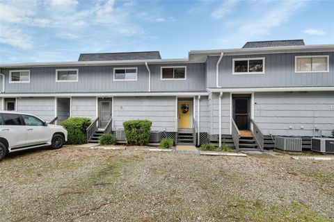 A home in DELAND