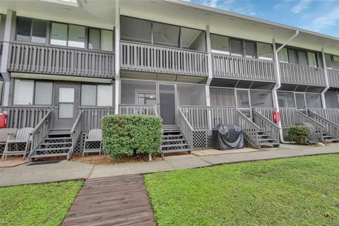 A home in DELAND