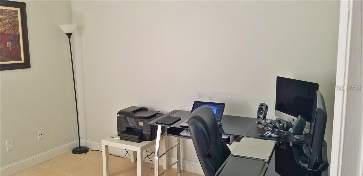 VENETIAN PLACE - Residential