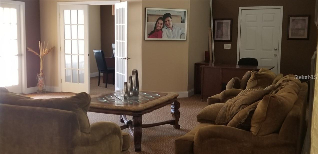 VENETIAN PLACE - Residential