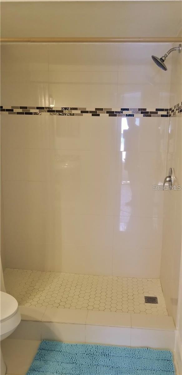 VENETIAN PLACE - Residential