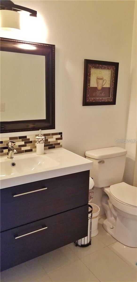 VENETIAN PLACE - Residential