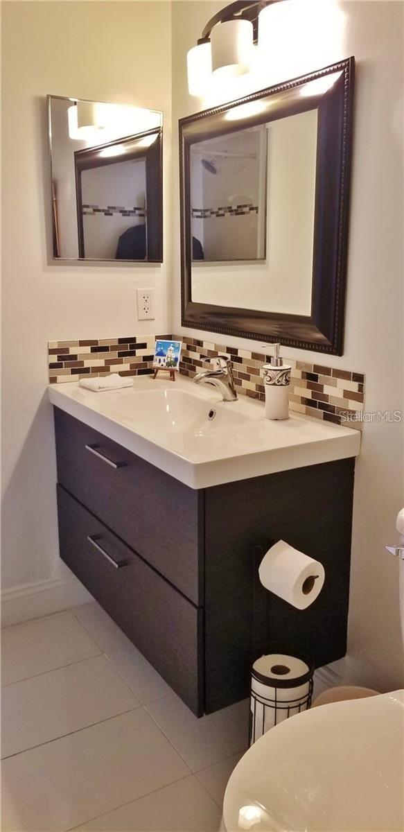 VENETIAN PLACE - Residential