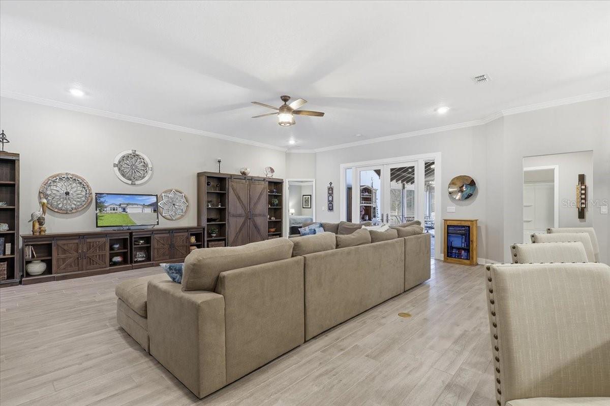 ROCK SPGS FARMS - Residential