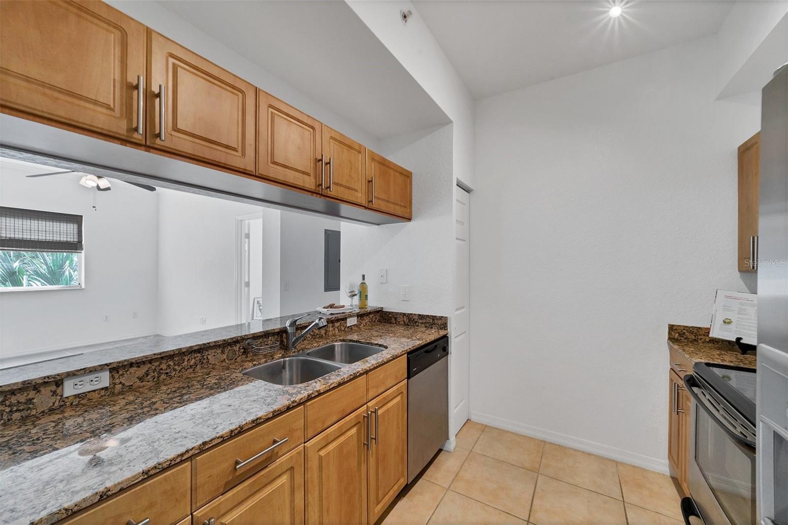 BROADWAY PROMENADE - Residential Lease