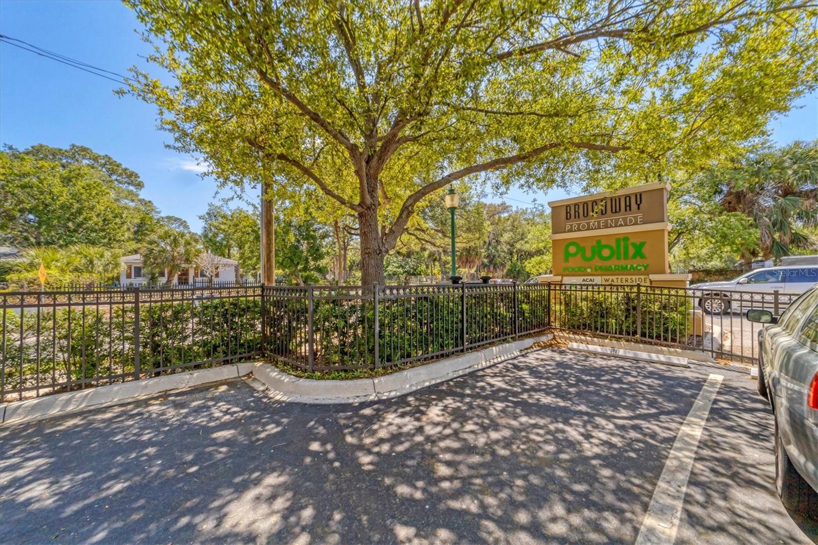 BROADWAY PROMENADE - Residential Lease