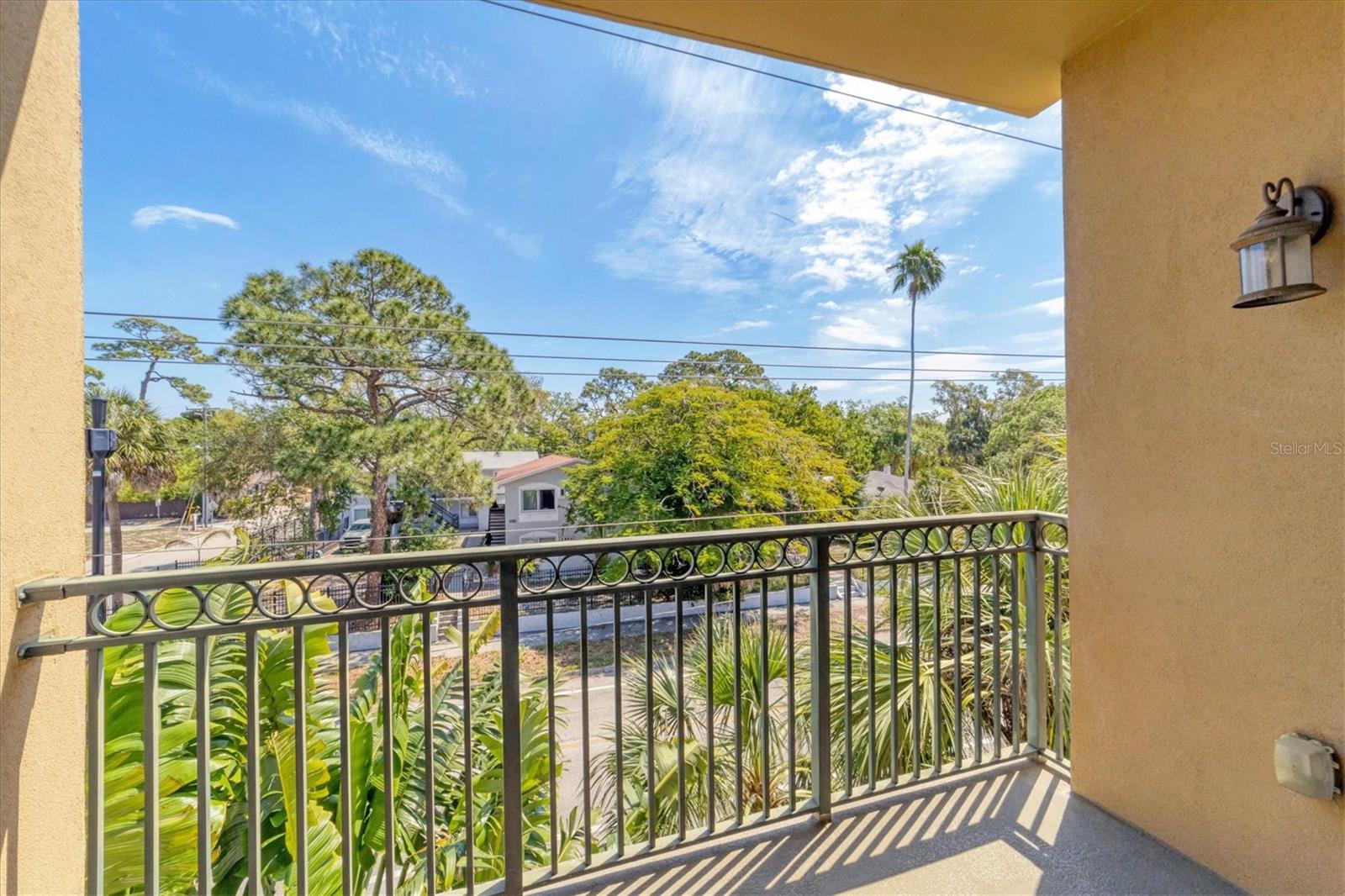 BROADWAY PROMENADE - Residential Lease