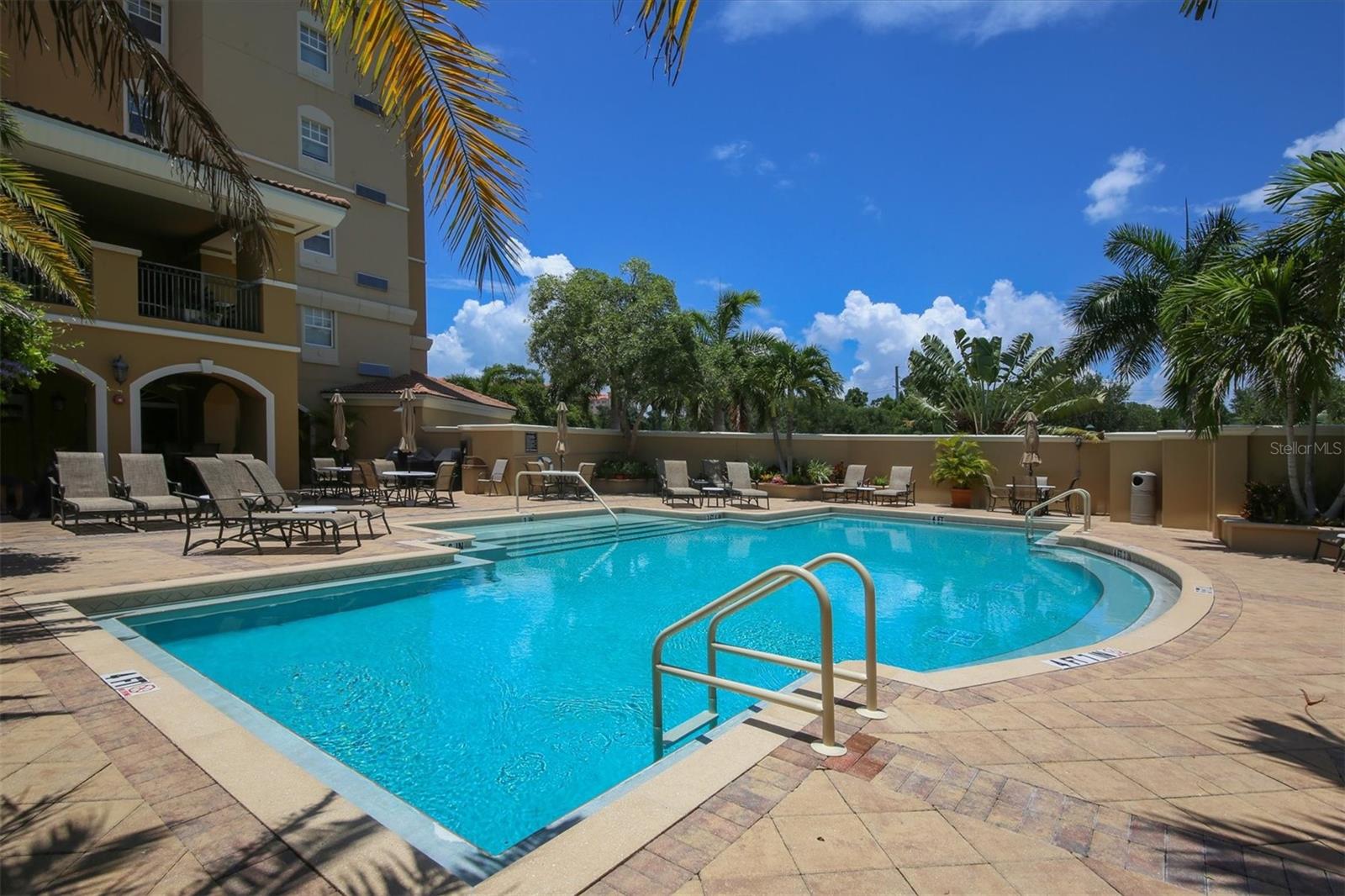 BROADWAY PROMENADE - Residential Lease