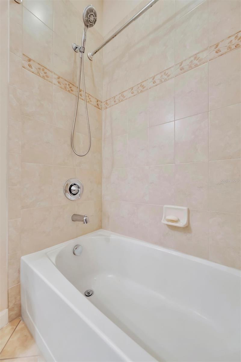 PALMA SOLA TRACE - Residential