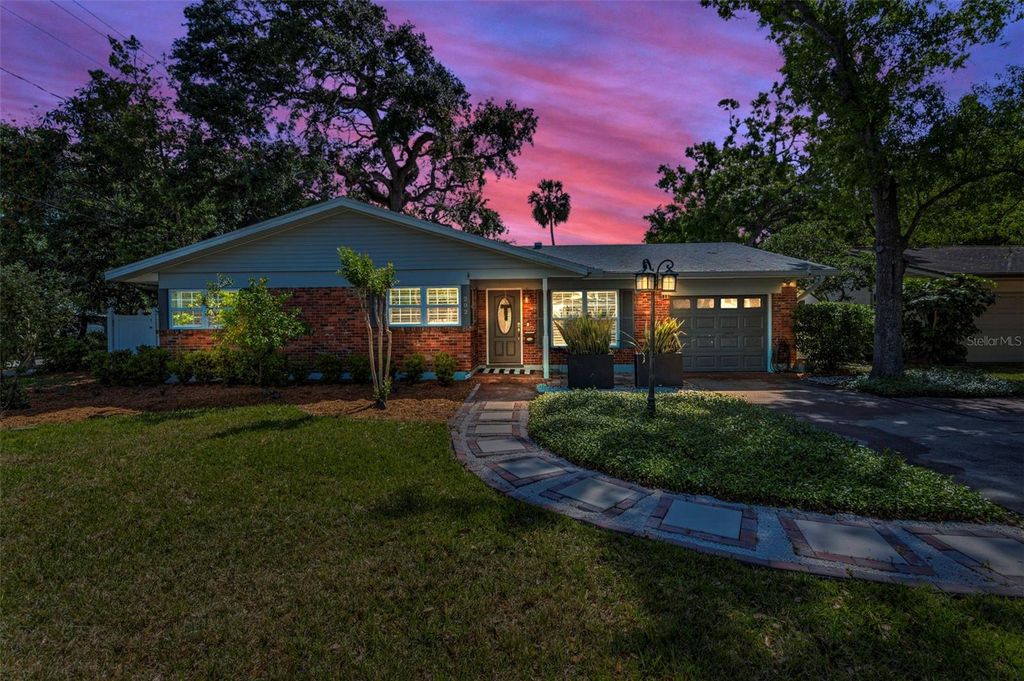 Photo of 202 S Hesperides Street, Tampa, FL 33609 (MLS # TB8437627)
