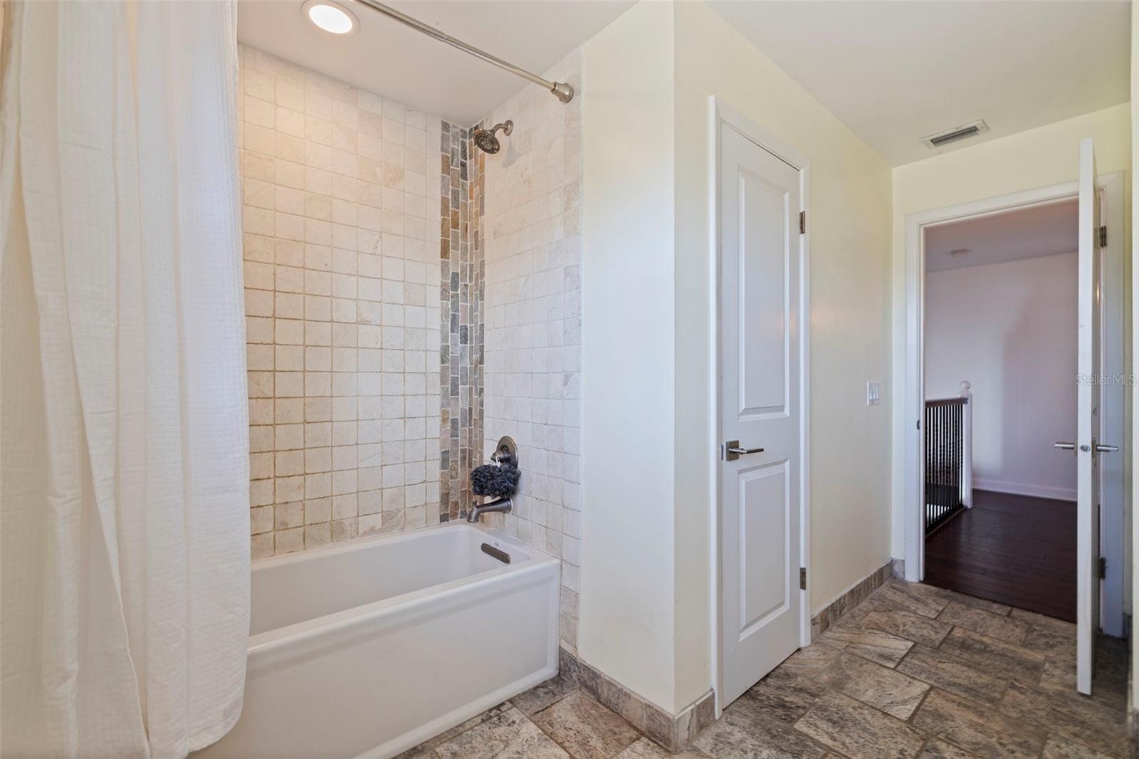 PATRICIAN POINT - Residential