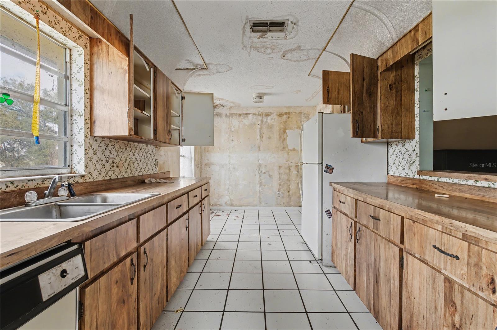 RAINBOW LAKES ESTATE - Residential