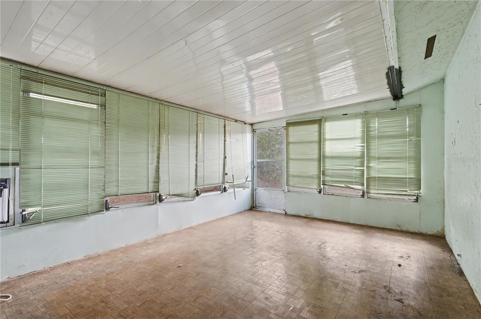 RAINBOW LAKES ESTATE - Residential