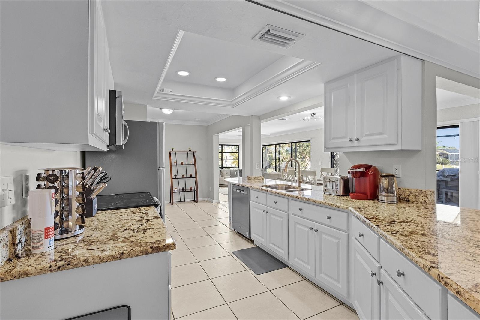 2807 COUNTRY CLUB BOULEVARD