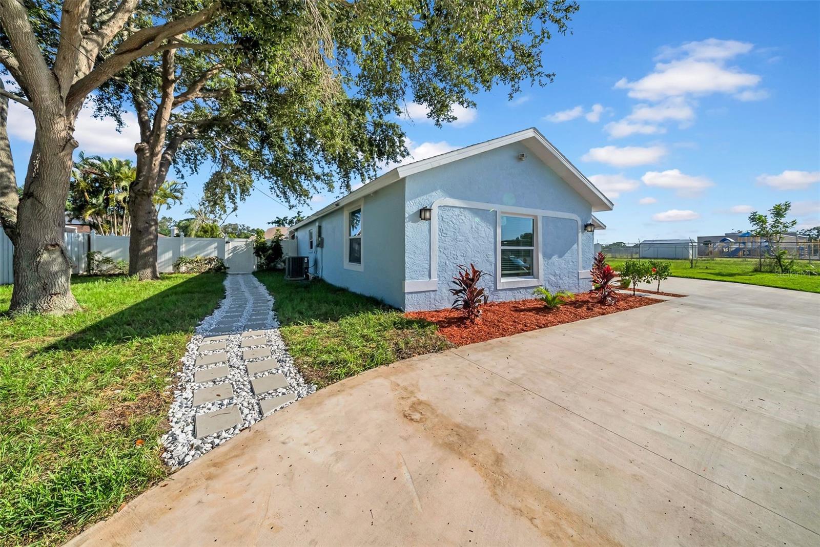 ARLINGTON PARK - Residential