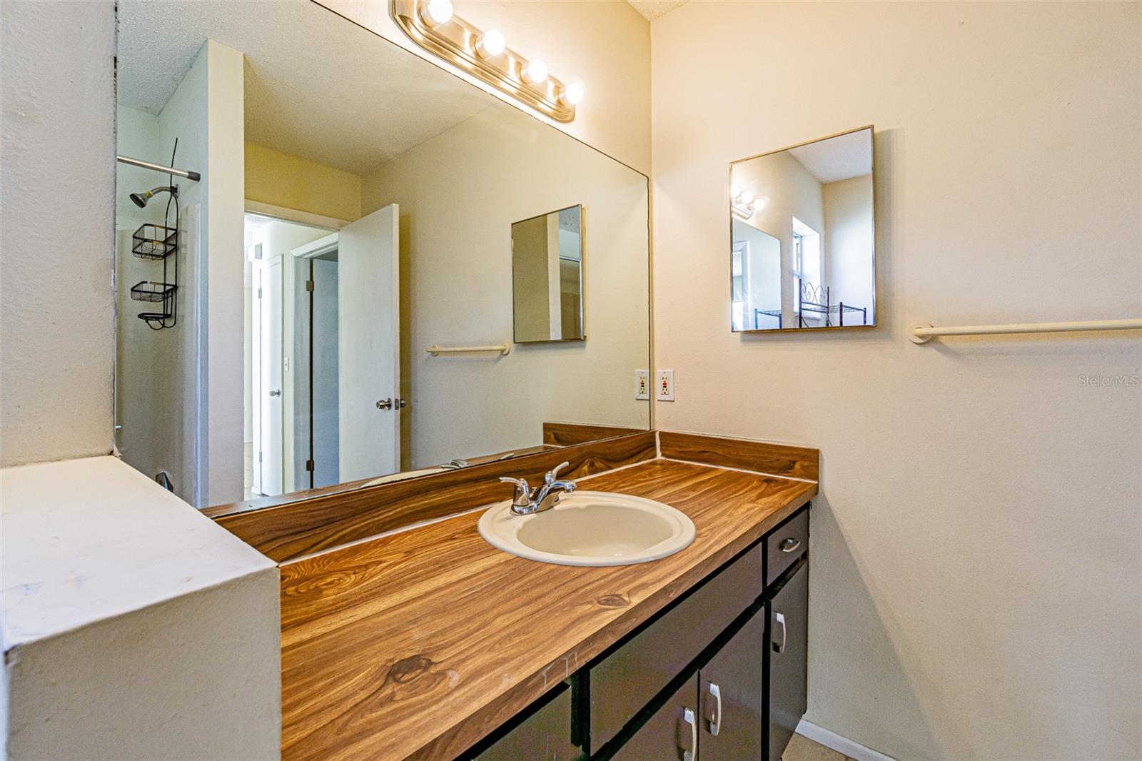 SHADOW RIDGE - Residential Lease