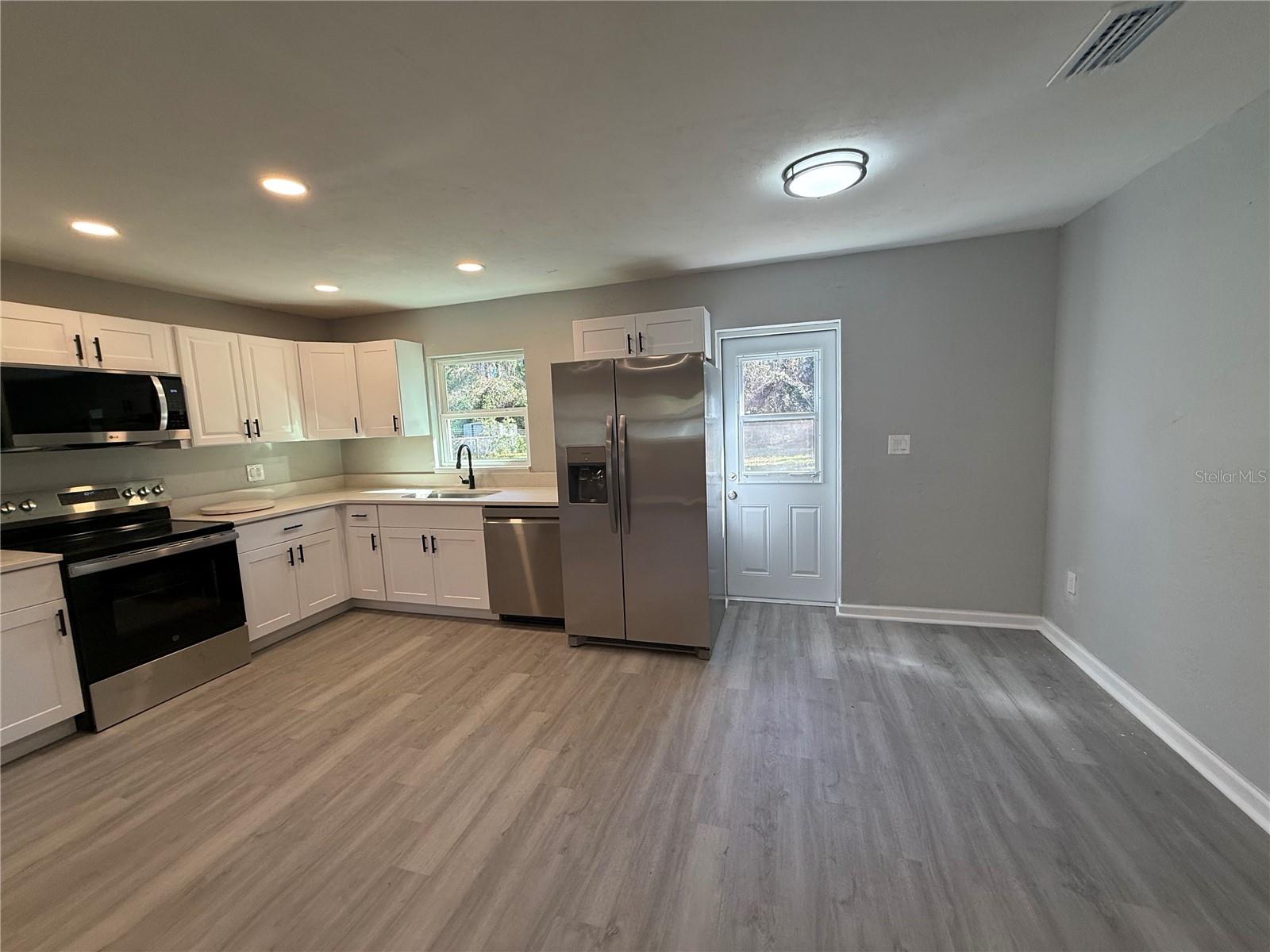 SHADY LAWN ESTATES - Residential Lease