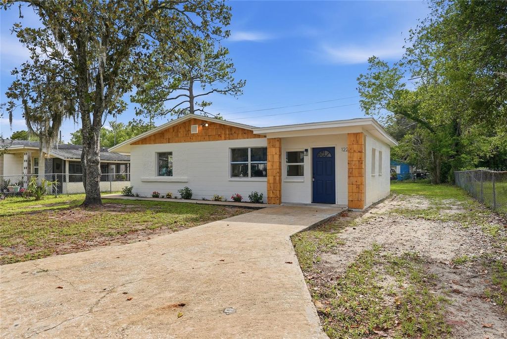 Photo of 1228 SE 19th Street, Gainesville, FL 32641 (MLS # GC540750)