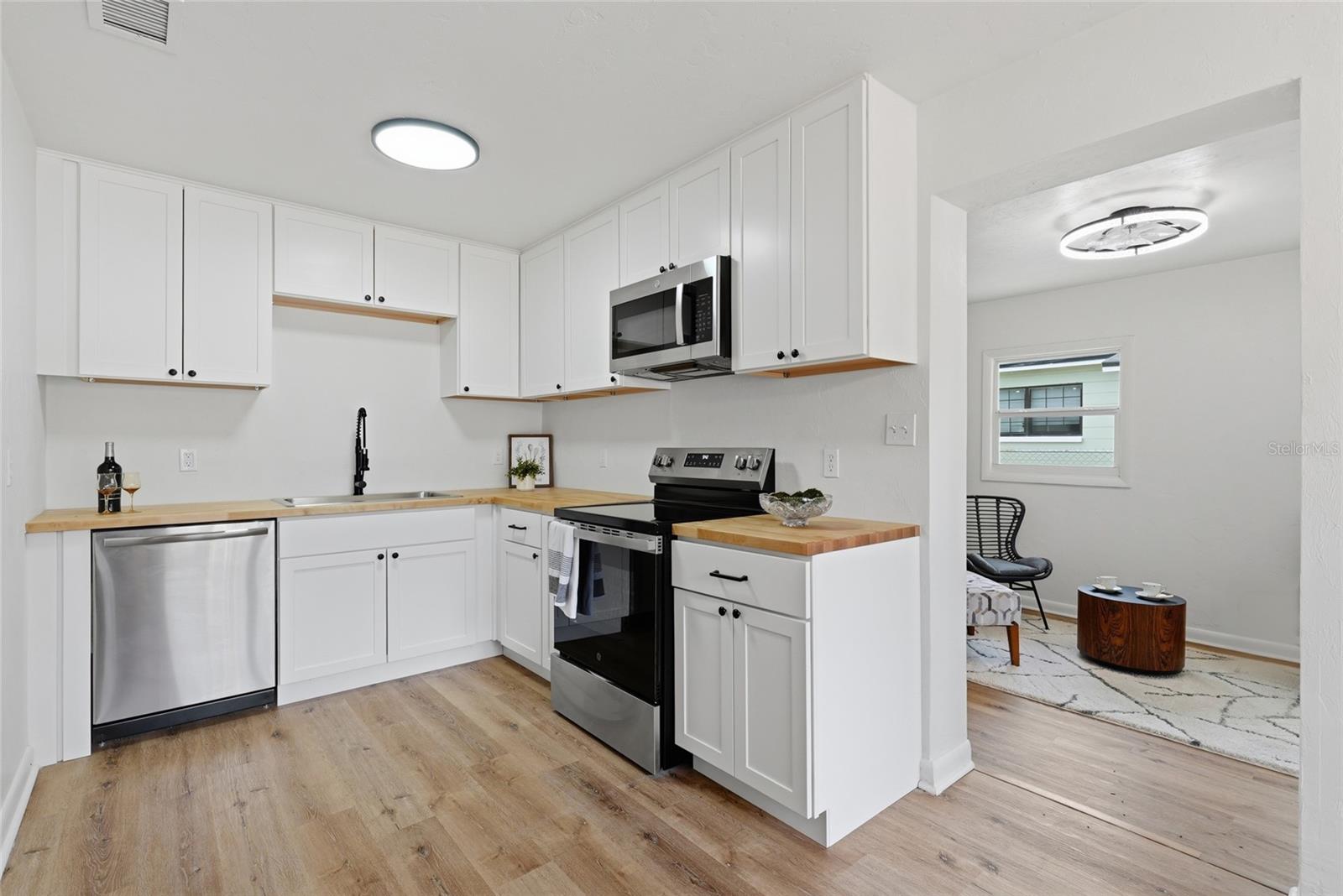 LINCOLN ESTATES - Residential