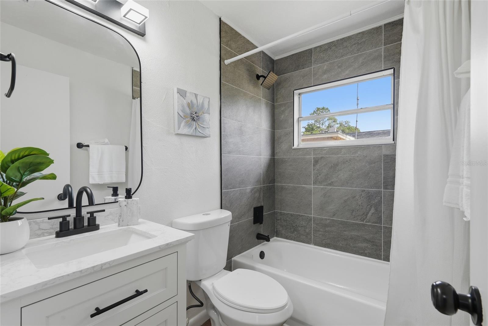 LINCOLN ESTATES - Residential