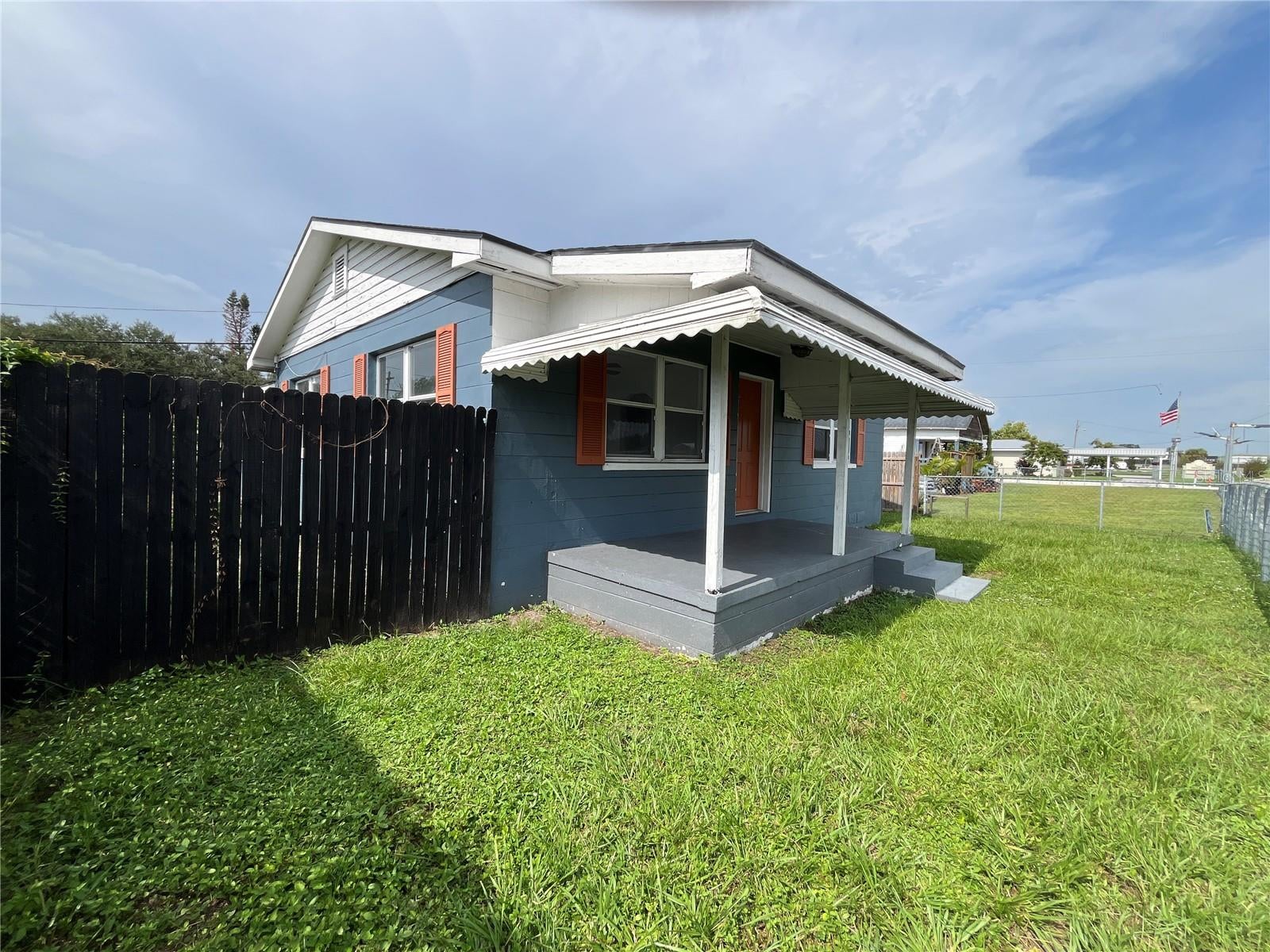 1206 E CANAL STREET