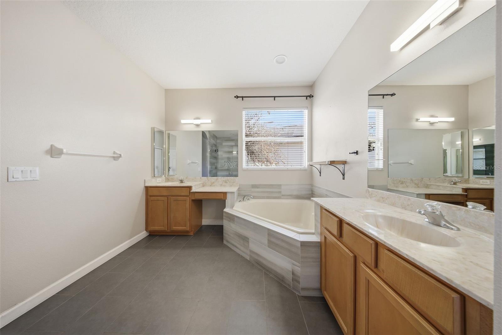 VISTA LAKES VILLAGE N-13 WAVERLY - Residential