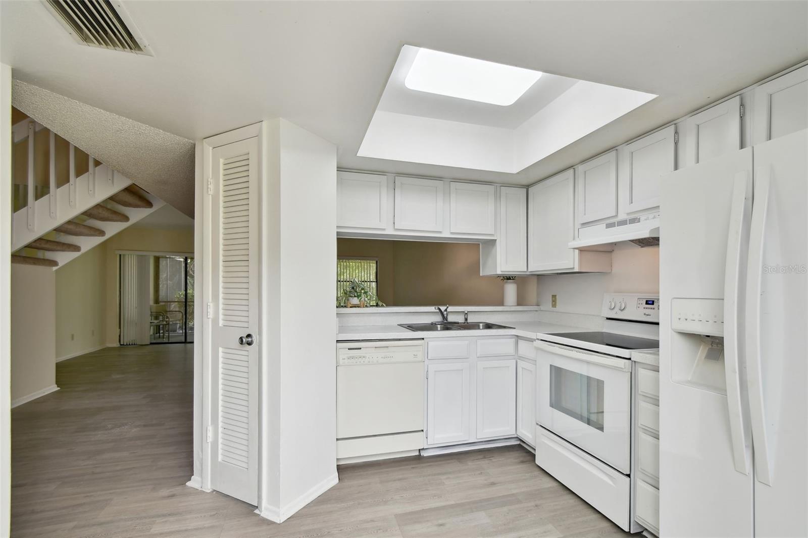 EAST LAKE WOODLANDS WOODS LANDING TWNHMS - Residential Lease