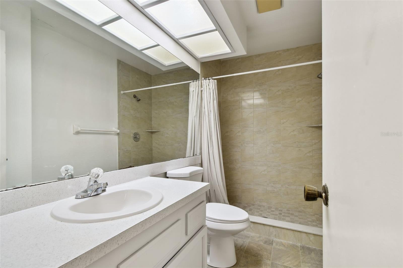 EAST LAKE WOODLANDS WOODS LANDING TWNHMS - Residential Lease