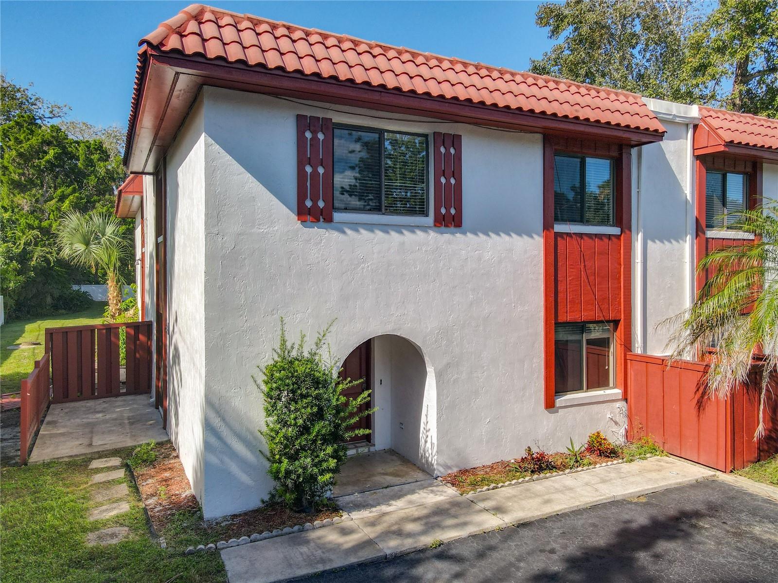 2066 OAK MEADOW CIRCLE