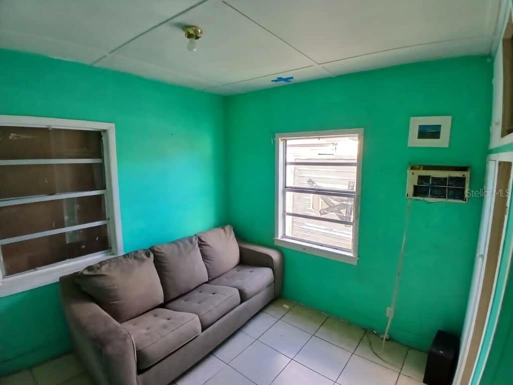 1705 W POWHATAN AVENUE