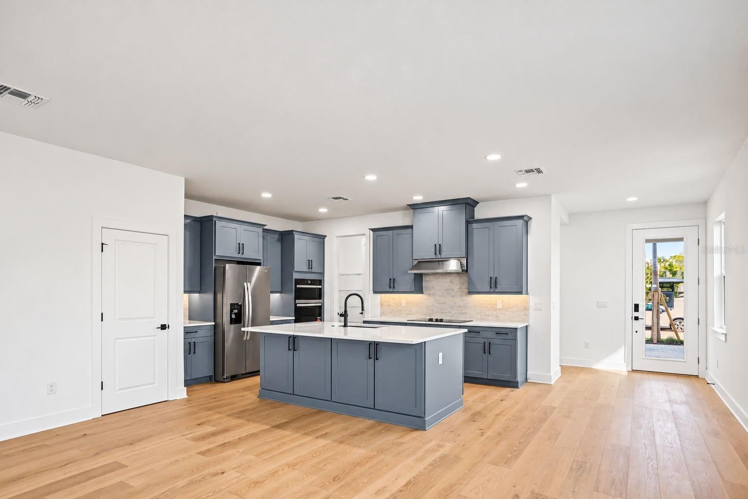 1585 SANDHILL COURT