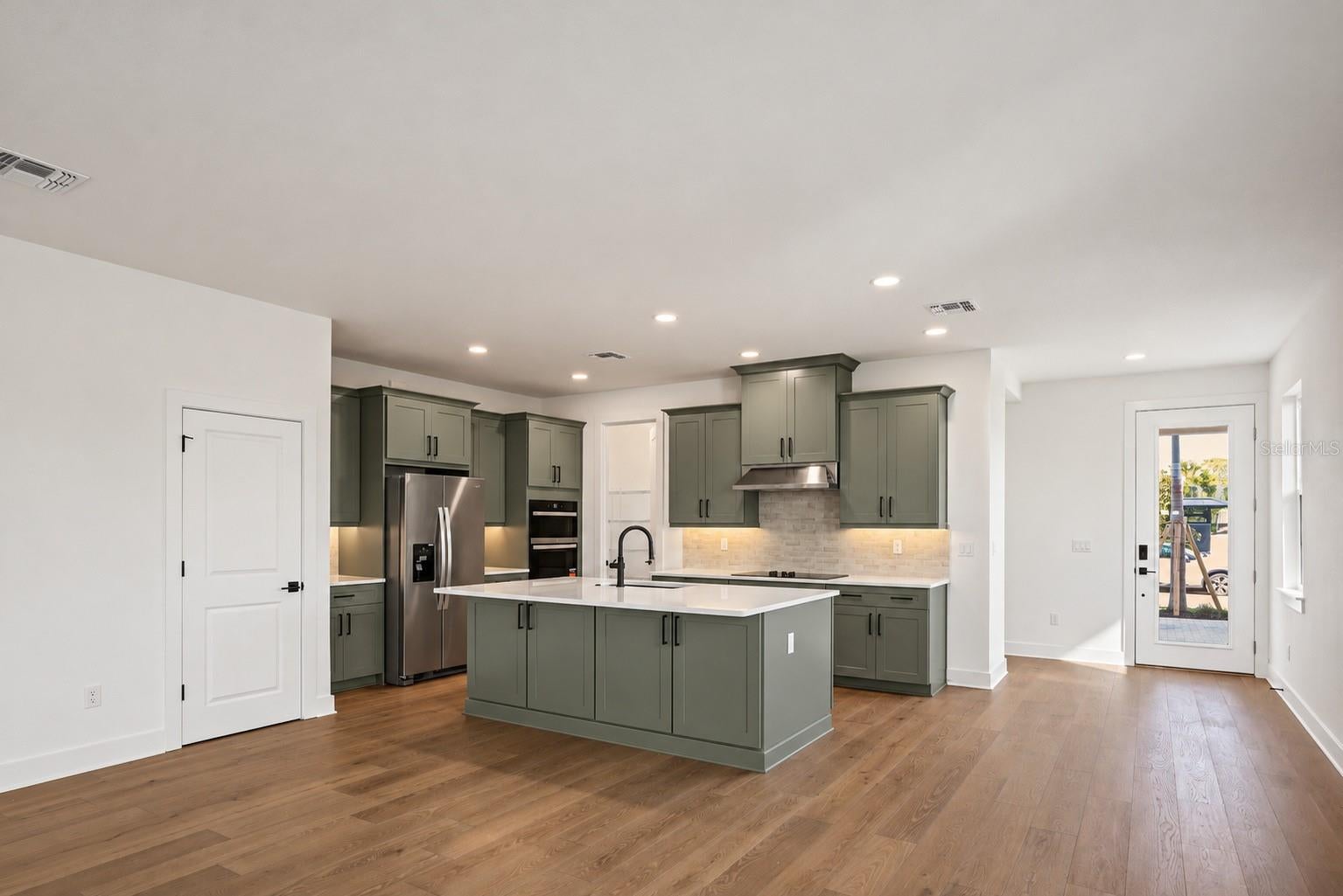 1585 SANDHILL COURT