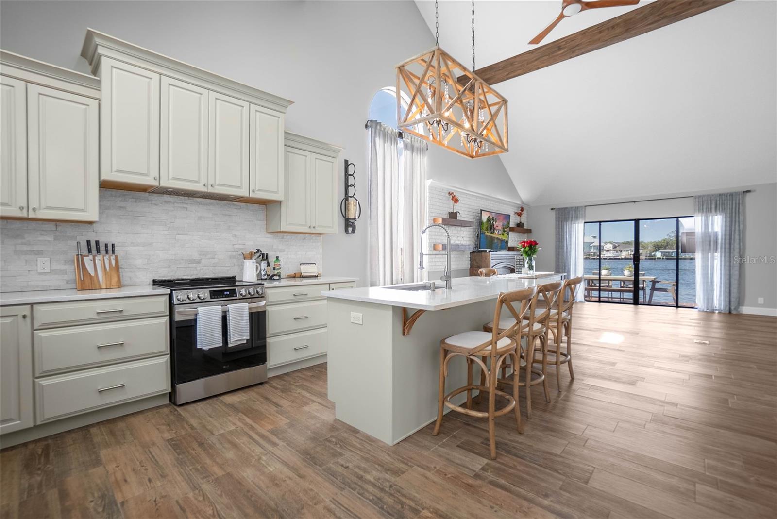 CRYSTAL ISLE UNREC - Residential