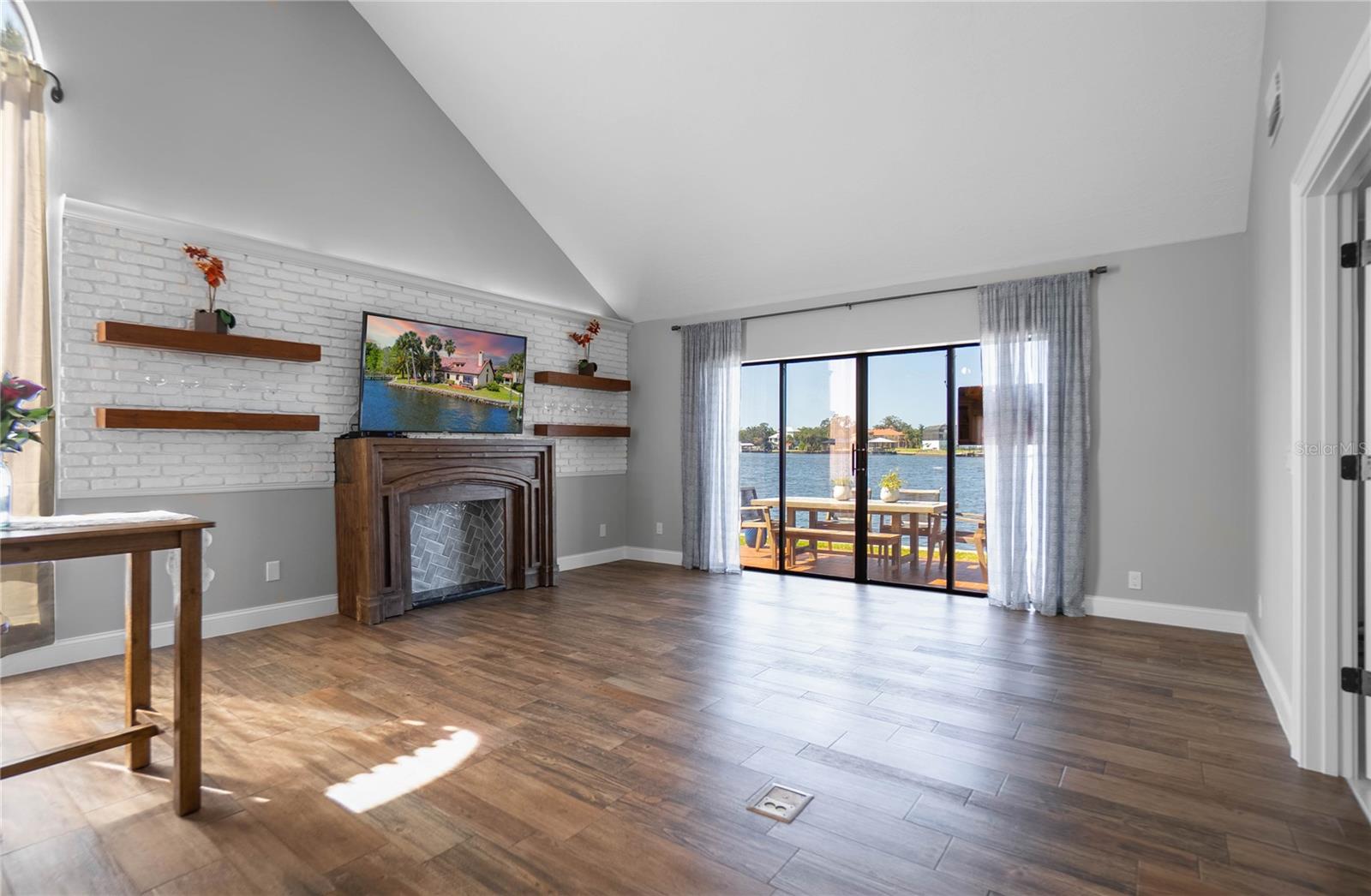 CRYSTAL ISLE UNREC - Residential