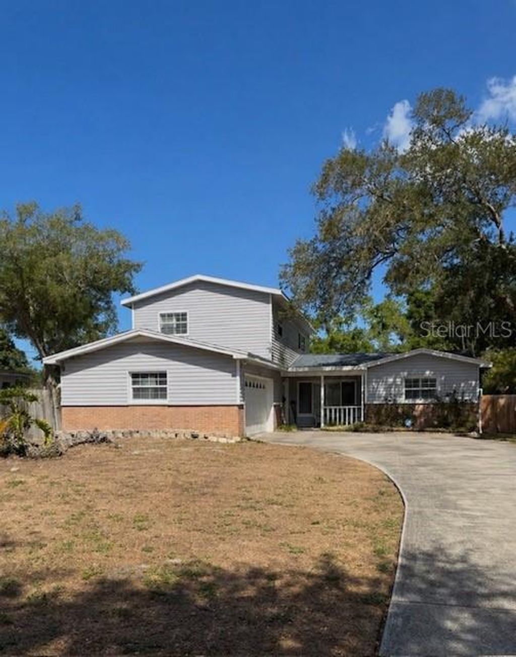 Photo of 1700 Country Club Road N, St Petersburg, FL 33710 (MLS # TB8502117)