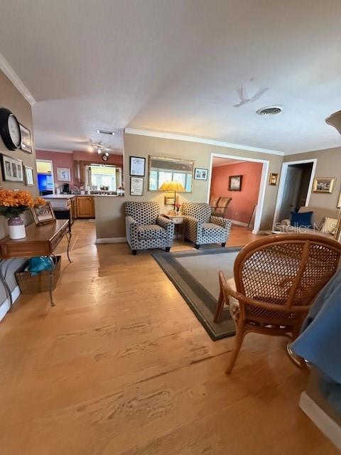 1700 COUNTRY CLUB ROAD N
