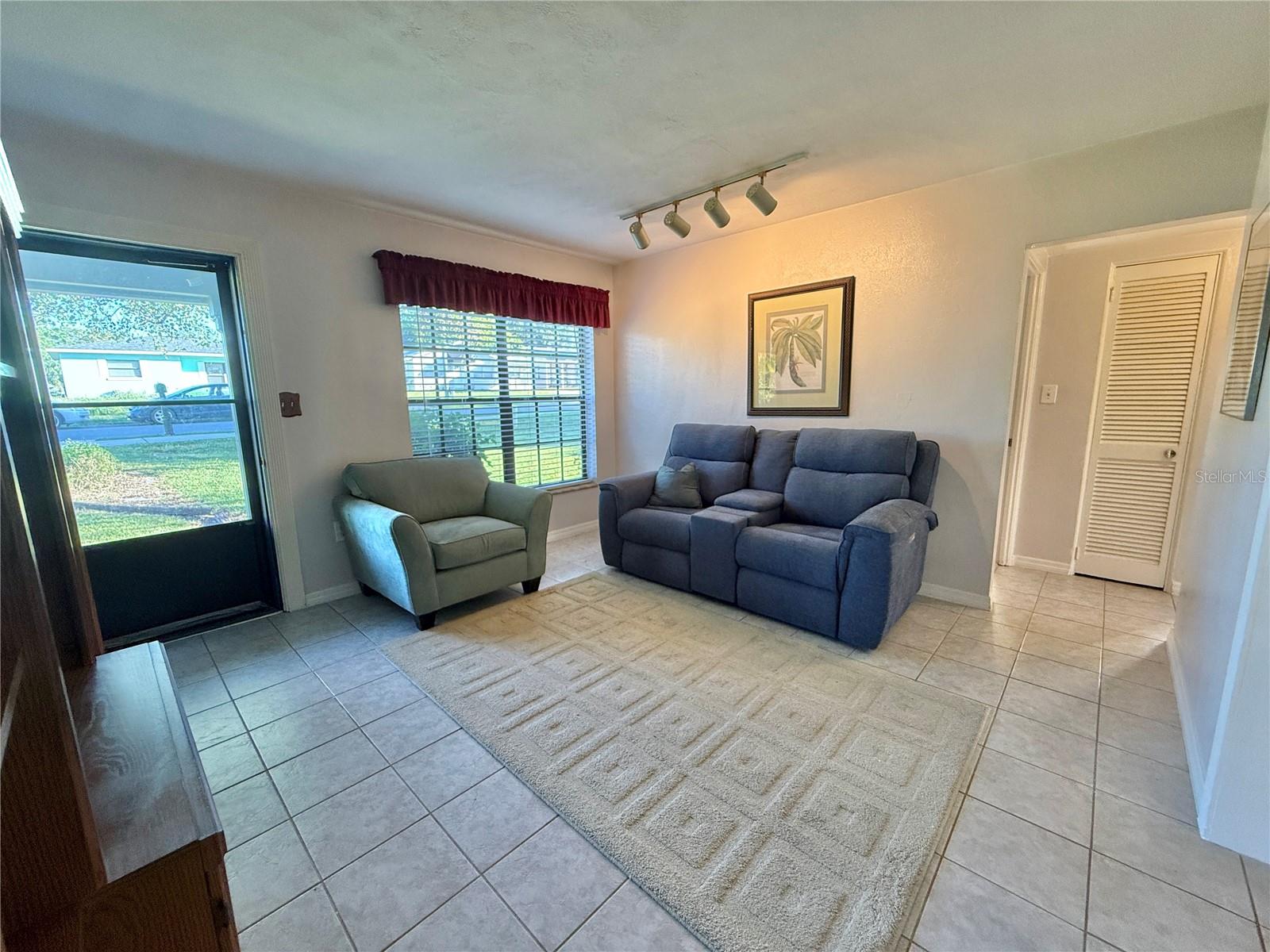 SUNSHINE GARDENS - Residential