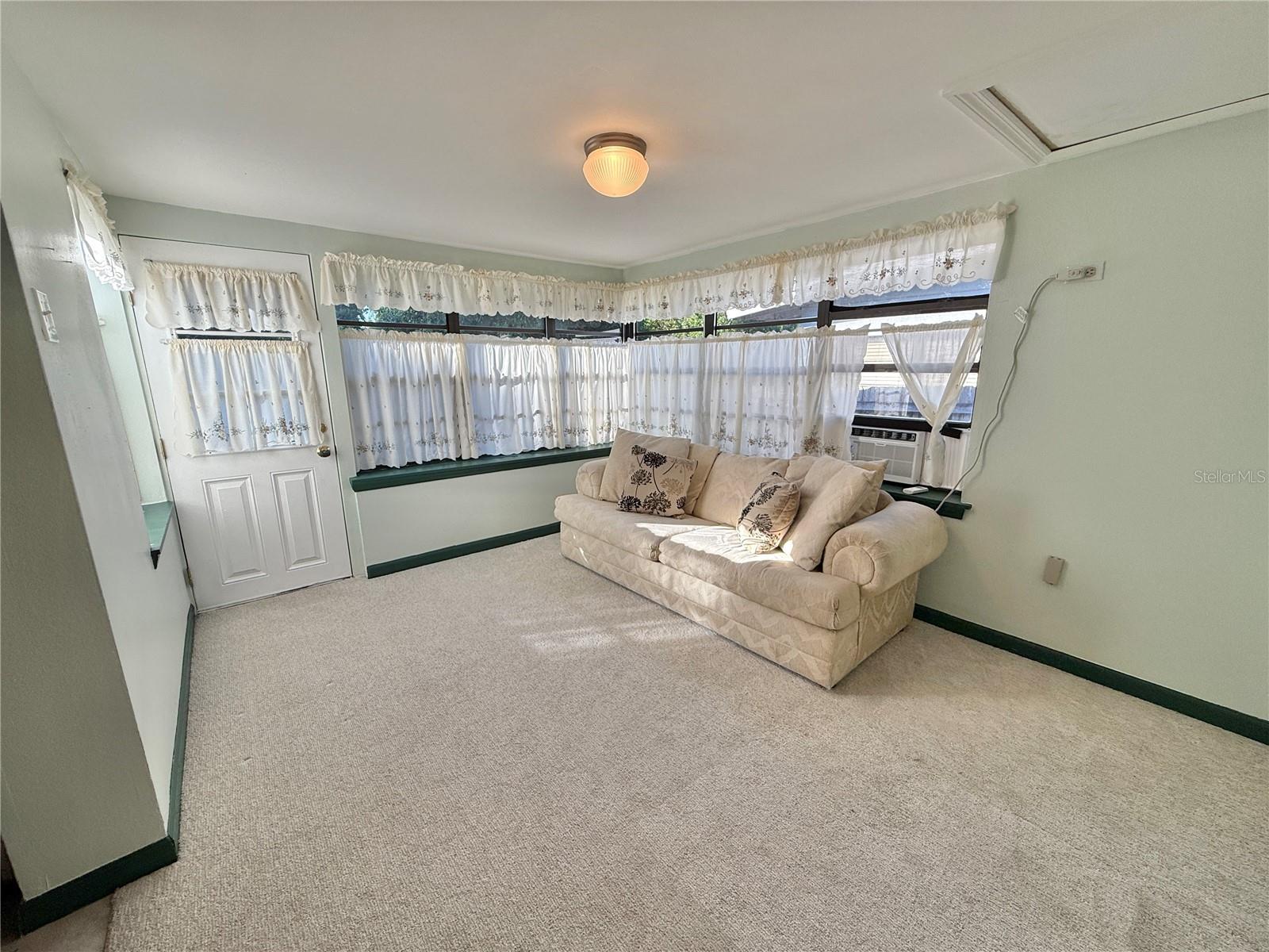 SUNSHINE GARDENS - Residential