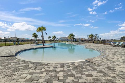 A home in WINTER HAVEN