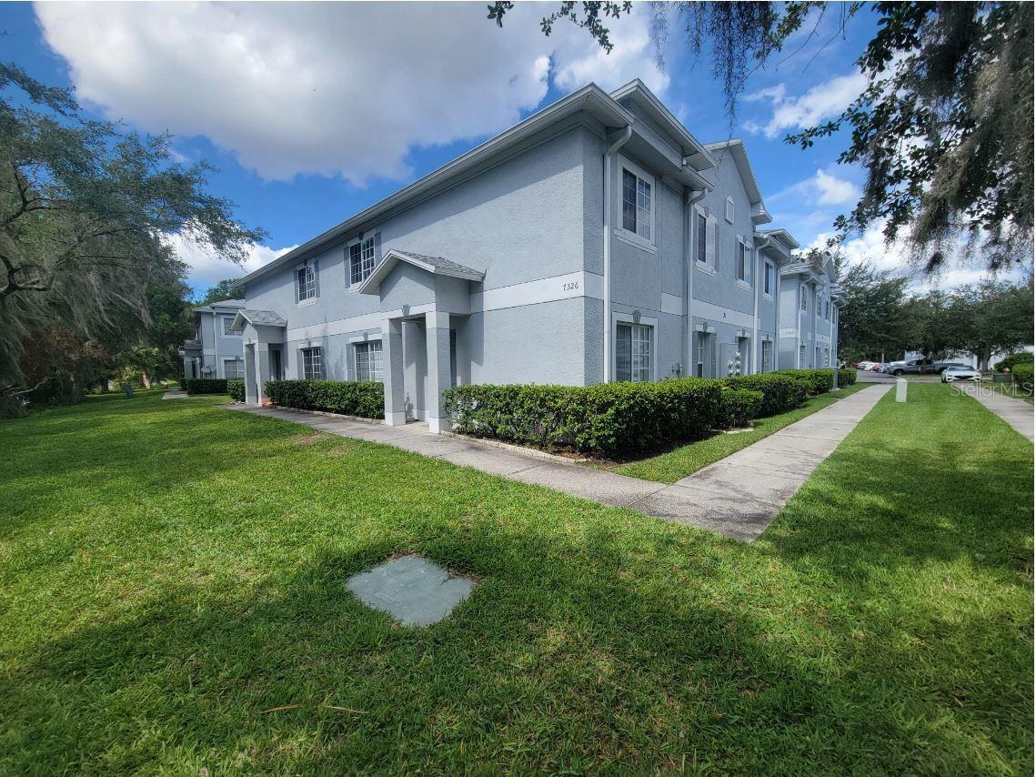 RIVERWALK at WATERSIDE ISLAND. Enjoy the Hillsborough River right outside your door! This beautiful large 3 Bed, 2.5 Bath Townhome boasts a great open floor plan and has a spacious living area with large windows to let in natural light and a separate dining area. Beautiful ceramic tile flooring throughout the home. The kitchen has all appliances, wood cabinets, a large pantry, and passes-through area that could be used as a breakfast bar. Upstairs boasts a spacious master bedroom with a WATER VIEW, walk-in closet, and master bath. Additional bedrooms are nicely sized with adequate closet space. All bedrooms have gorgeous bamboo flooring. The utility room is conveniently located upstairs with a washer and dryer included. Besides assigned parking, this GATED COMMUNITY offers MANY AMENITIES: walking areas, a large swimming pool, spa area, clubhouse, racquetball court, playground area, and boat dock. Conveniently located to downtown Tampa, major interstates, shopping, dining, USF, hospitals, and MORE! Contact us for a showing. We show properties 7 days a week!