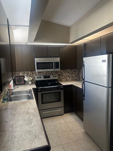 HARBOURTOWNE AT COUNTRY - Residential Lease