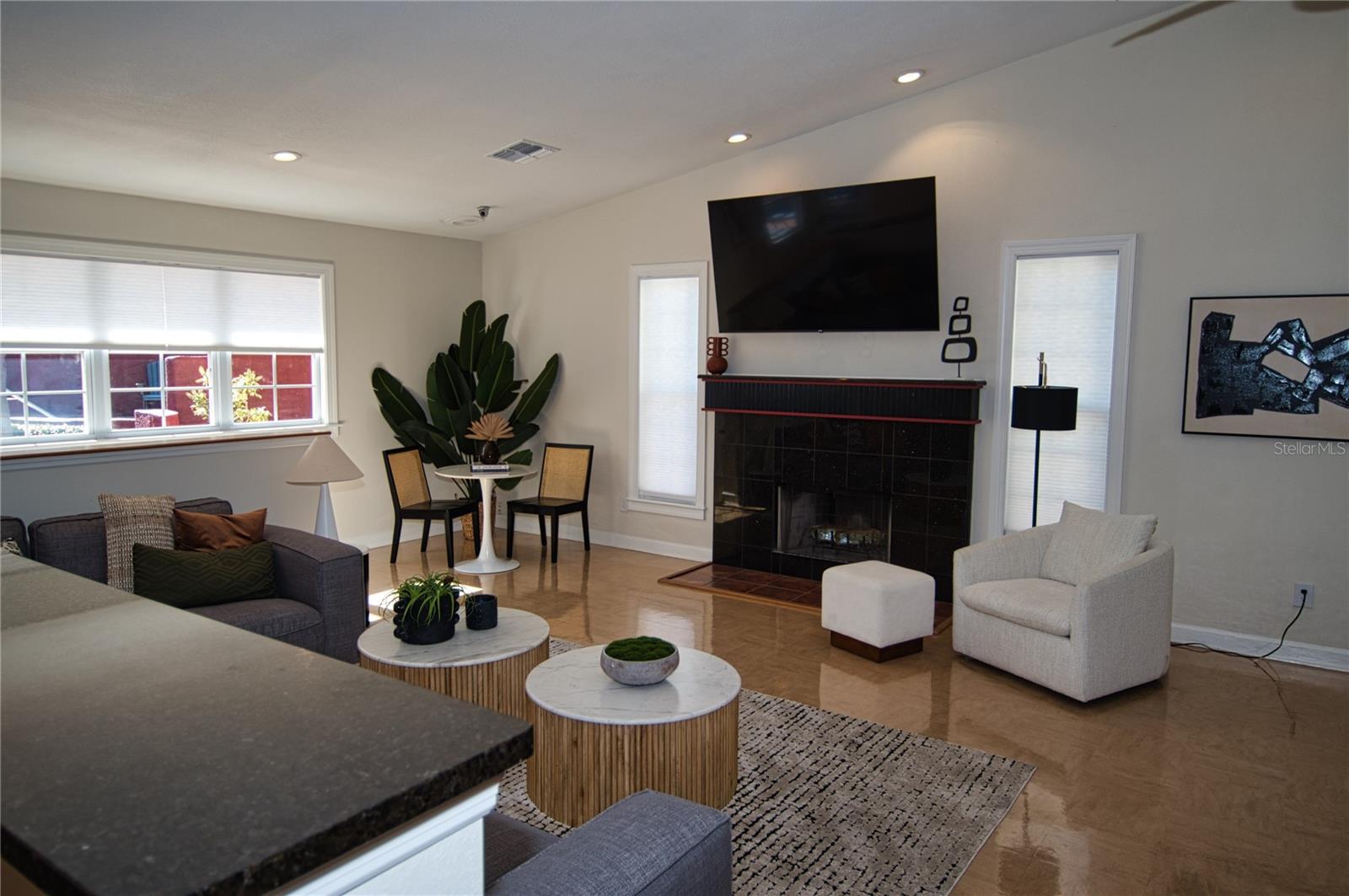 HARBOURTOWNE AT COUNTRY - Residential Lease