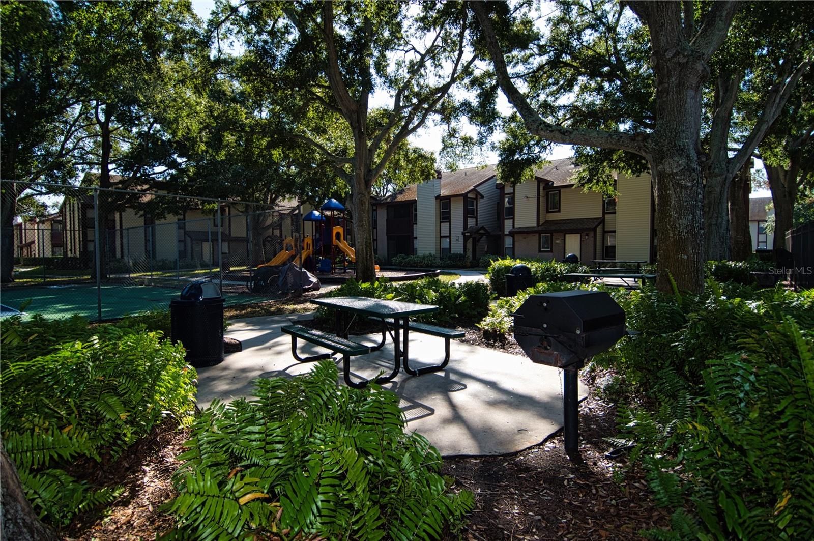 HARBOURTOWNE AT COUNTRY - Residential Lease