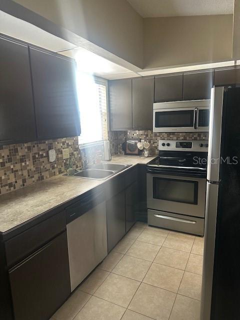 HARBOURTOWNE AT COUNTRY - Residential Lease