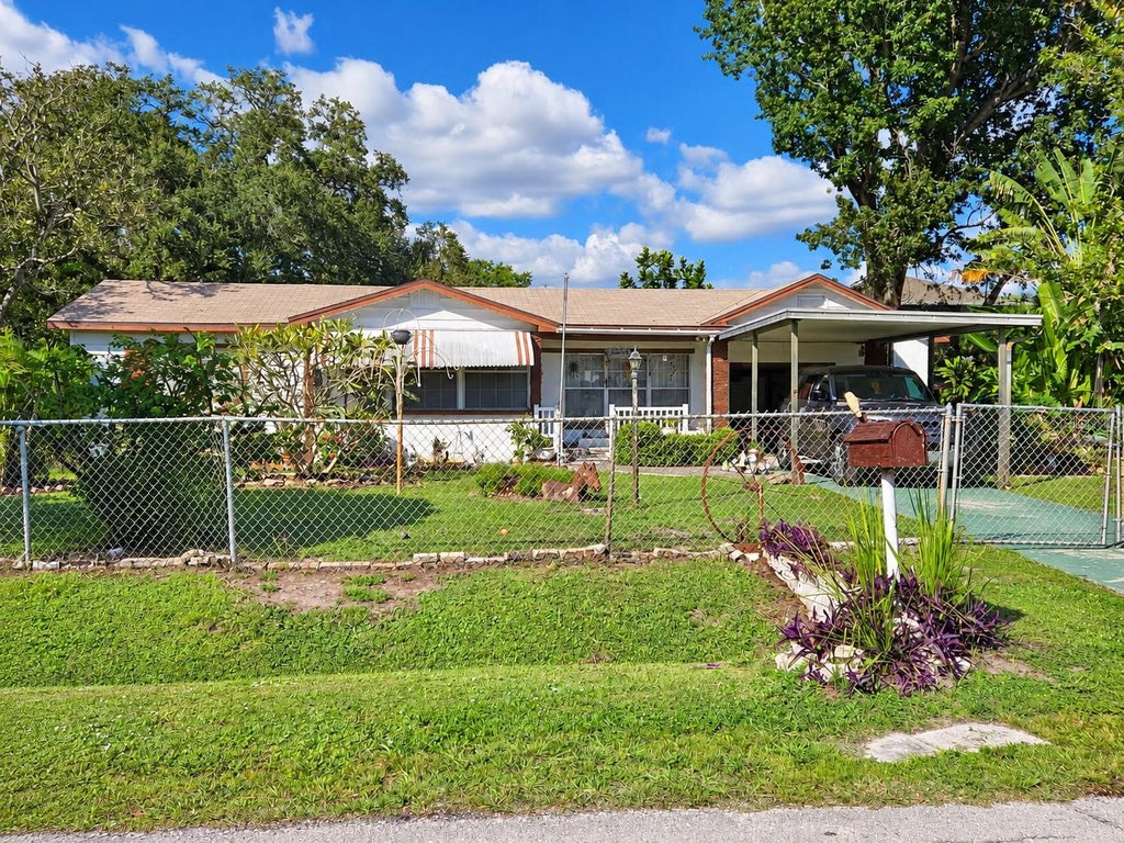 Photo of 3205 W Paxton Avenue, Tampa, FL 33611 (MLS # TB8558665)