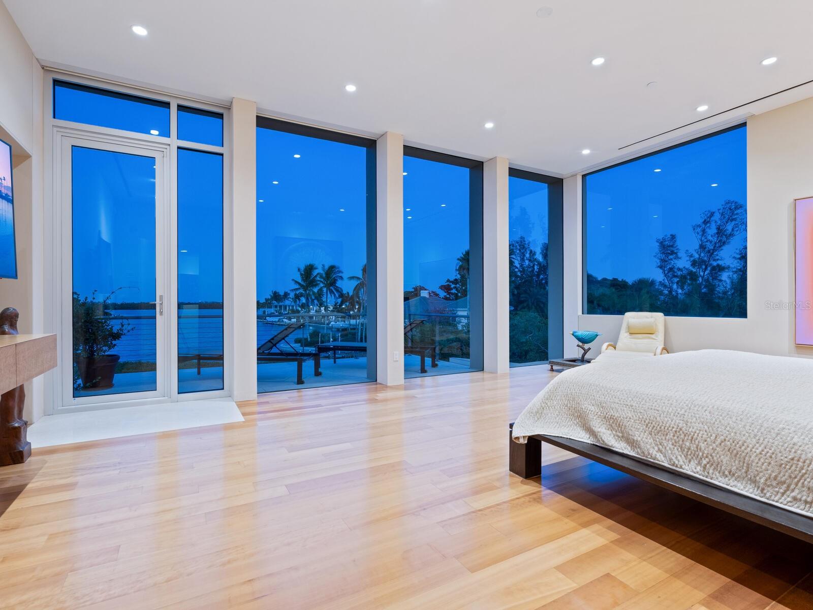 LONGBOAT KEY - Residential