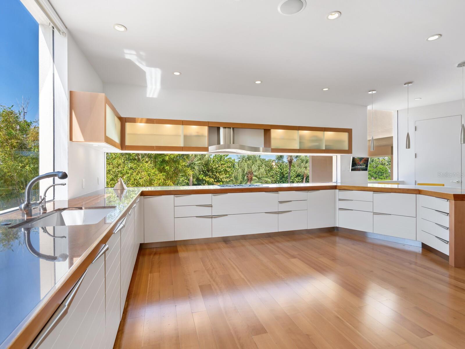 LONGBOAT KEY - Residential