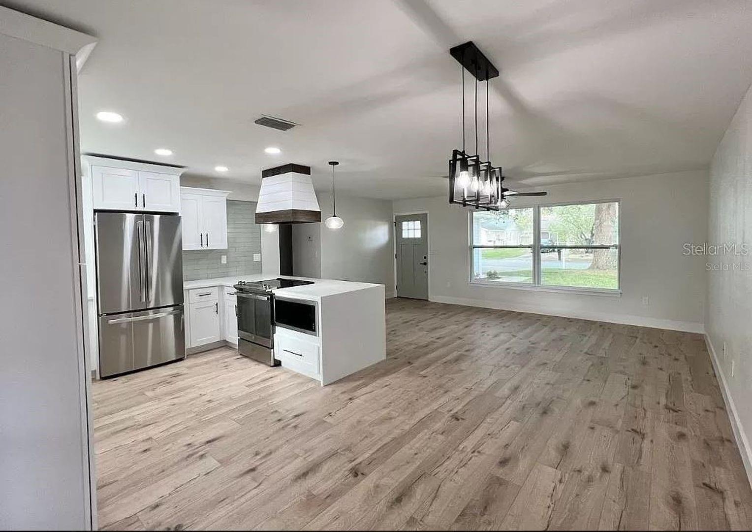 VENICE ESTATES SUB - Residential Lease