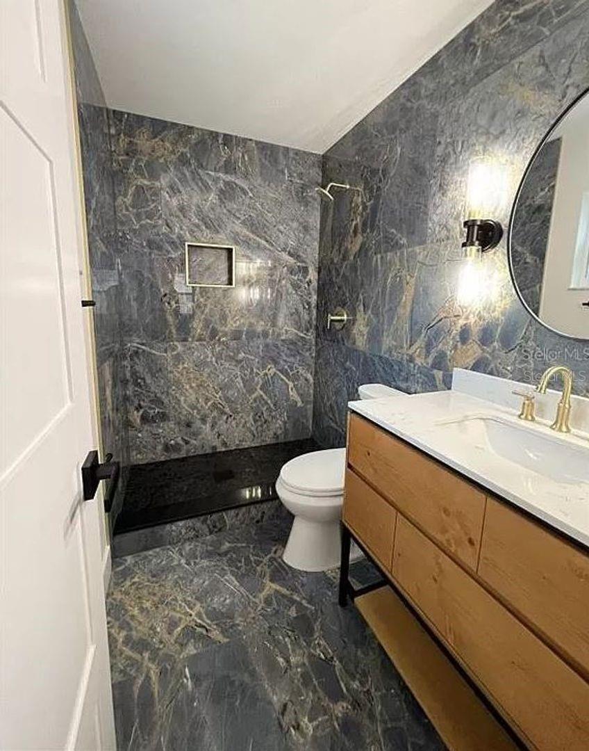 VENICE ESTATES SUB - Residential Lease